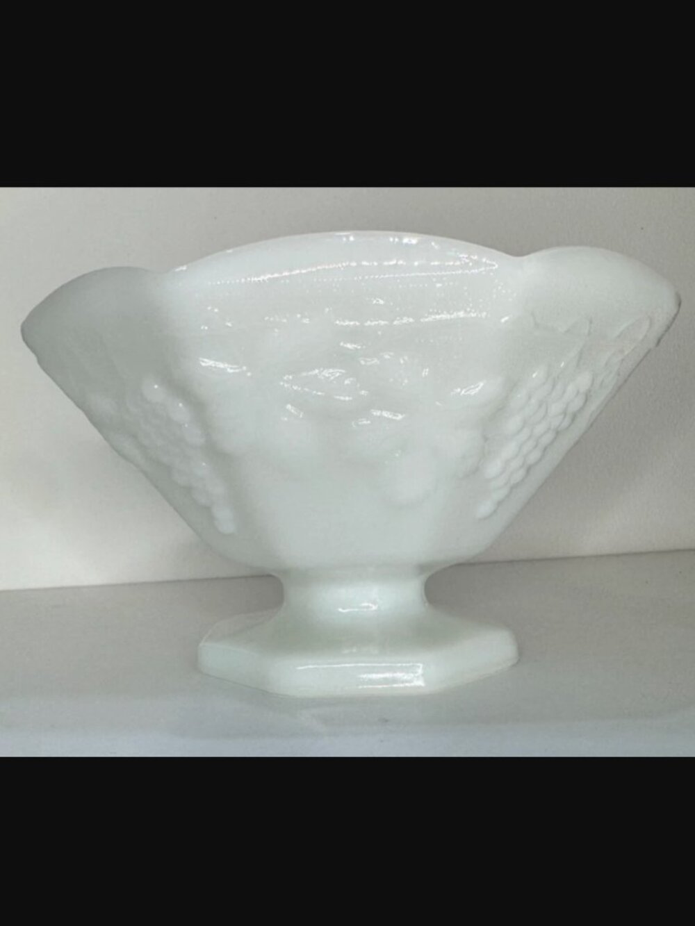 Vintage Anchor Hocking Harvest Grape White Milk Glass Footed Pedestal Bowl